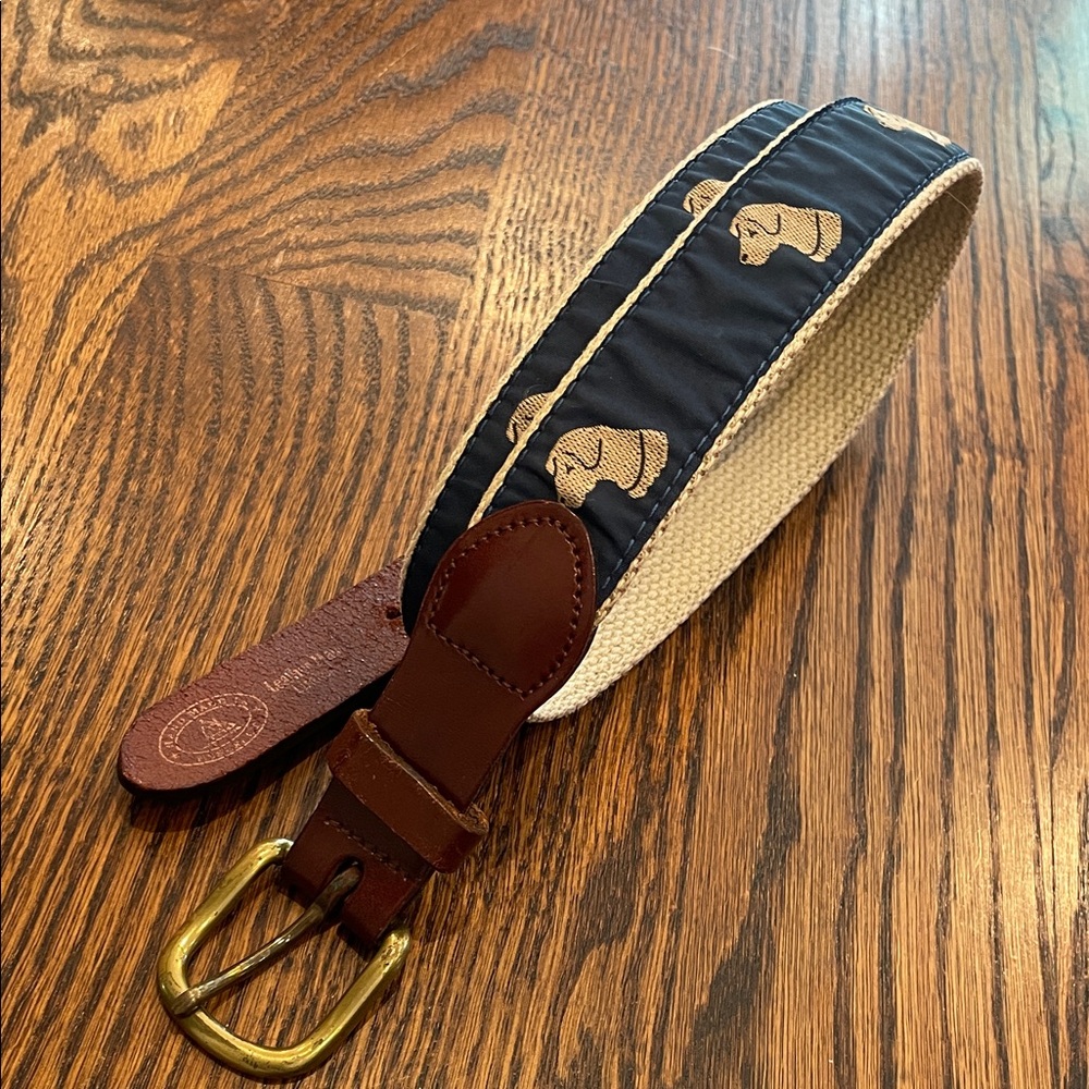 Leather Man sz 32 Belt Hand Made Essex, Connecticut -- Golden Lab dog blue/tan